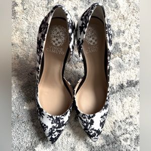 Vince Camuto black and white floral patterned heels size 7.5 NEW IN BOX